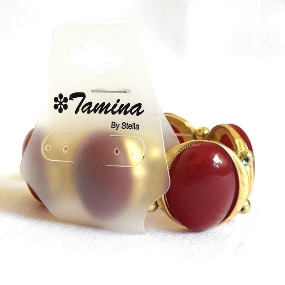 𝅺3/$29! Cranberry Red & Gold Statement Bracelet   - Picture 3 of 6